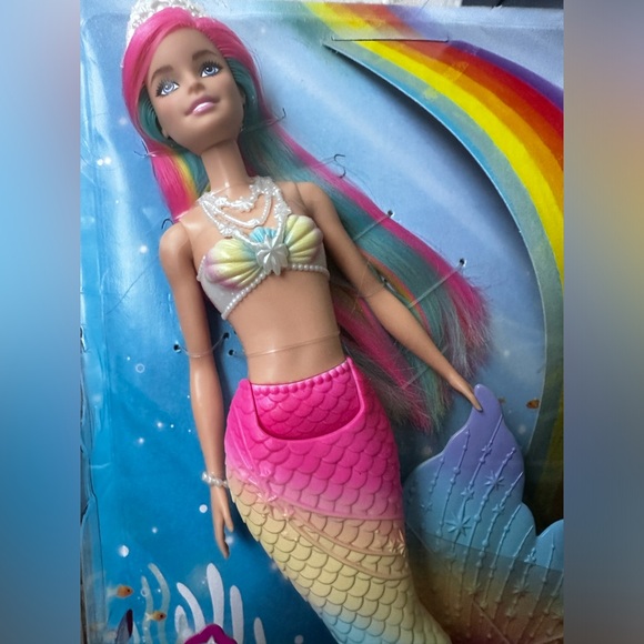 Dreamtopia Barbie Magic Mermaid Doll w/ Rainbow Hair & Water-Activated N… - Picture 7 of 8